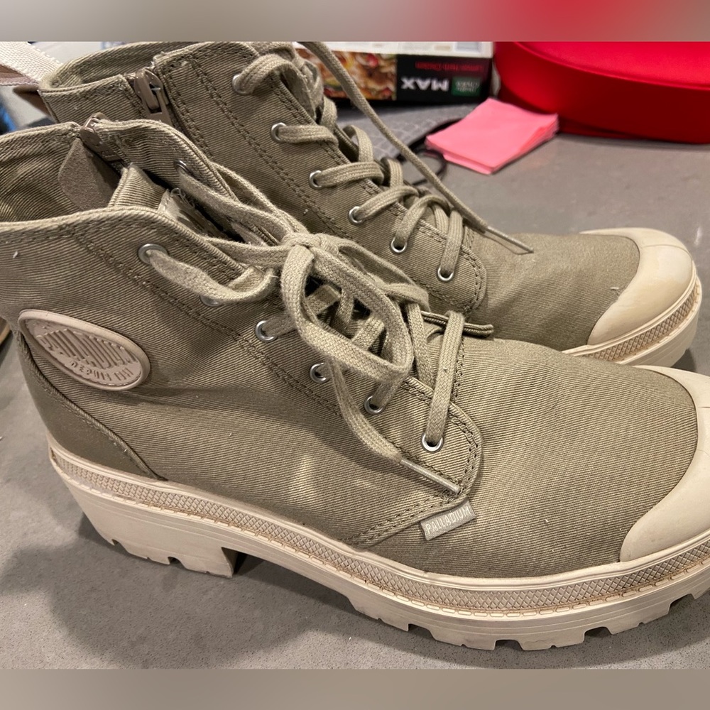 Women’s high tops